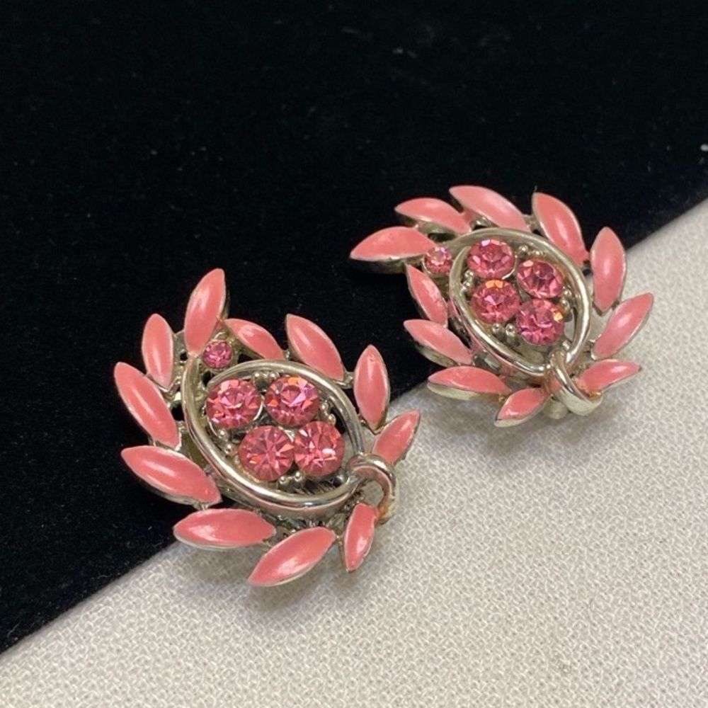 Vintage Lisner Pink Enamel And Rhinestone Clip On Earrings - Picture 9 of 13